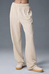 Alo Yoga Accolade Straight Leg Sweatpant - Oat Milk