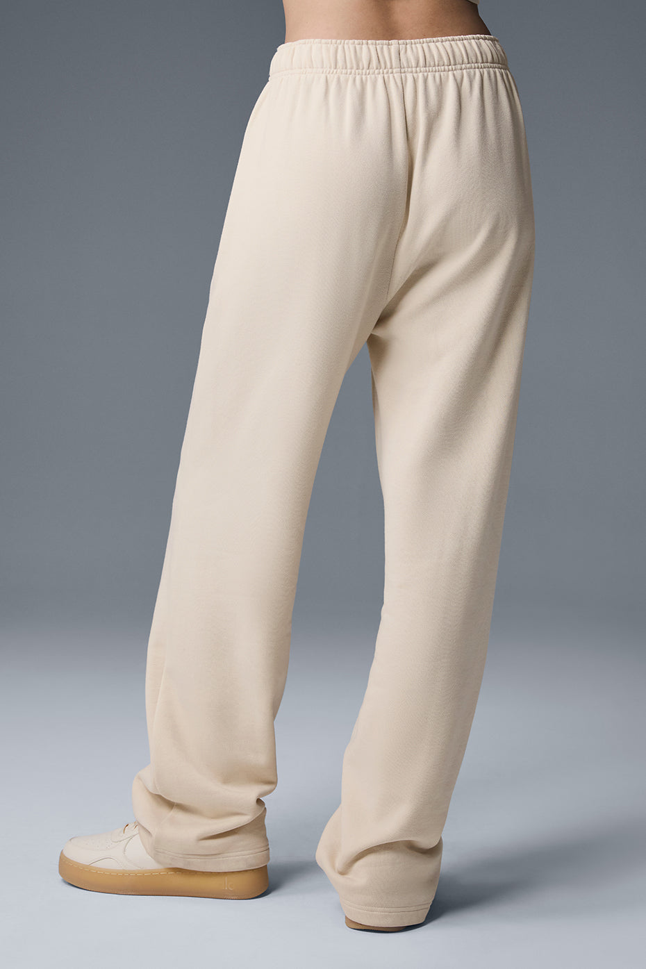 Alo Yoga Accolade Straight Leg Sweatpant - Oat Milk