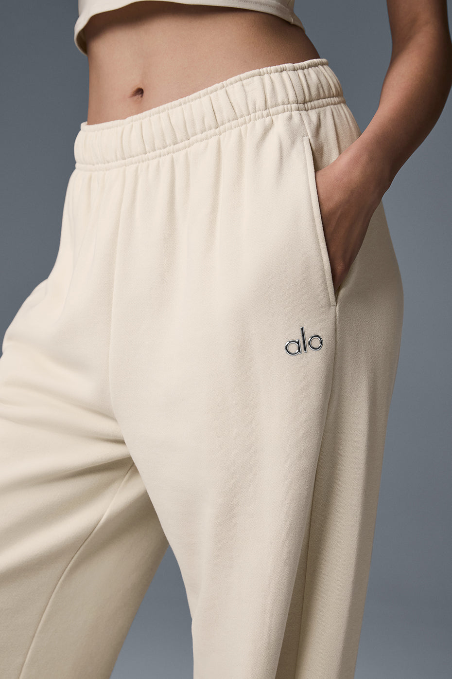 Alo Yoga Accolade Straight Leg Sweatpant - Oat Milk