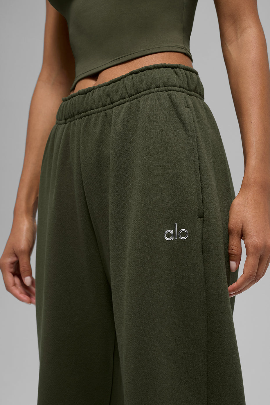 Alo Yoga Accolade Straight Leg Sweatpant - Green Olive