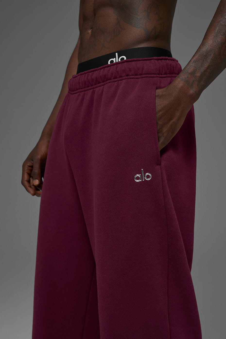 Alo Yoga Accolade Straight Leg Sweatpant - Burgundy