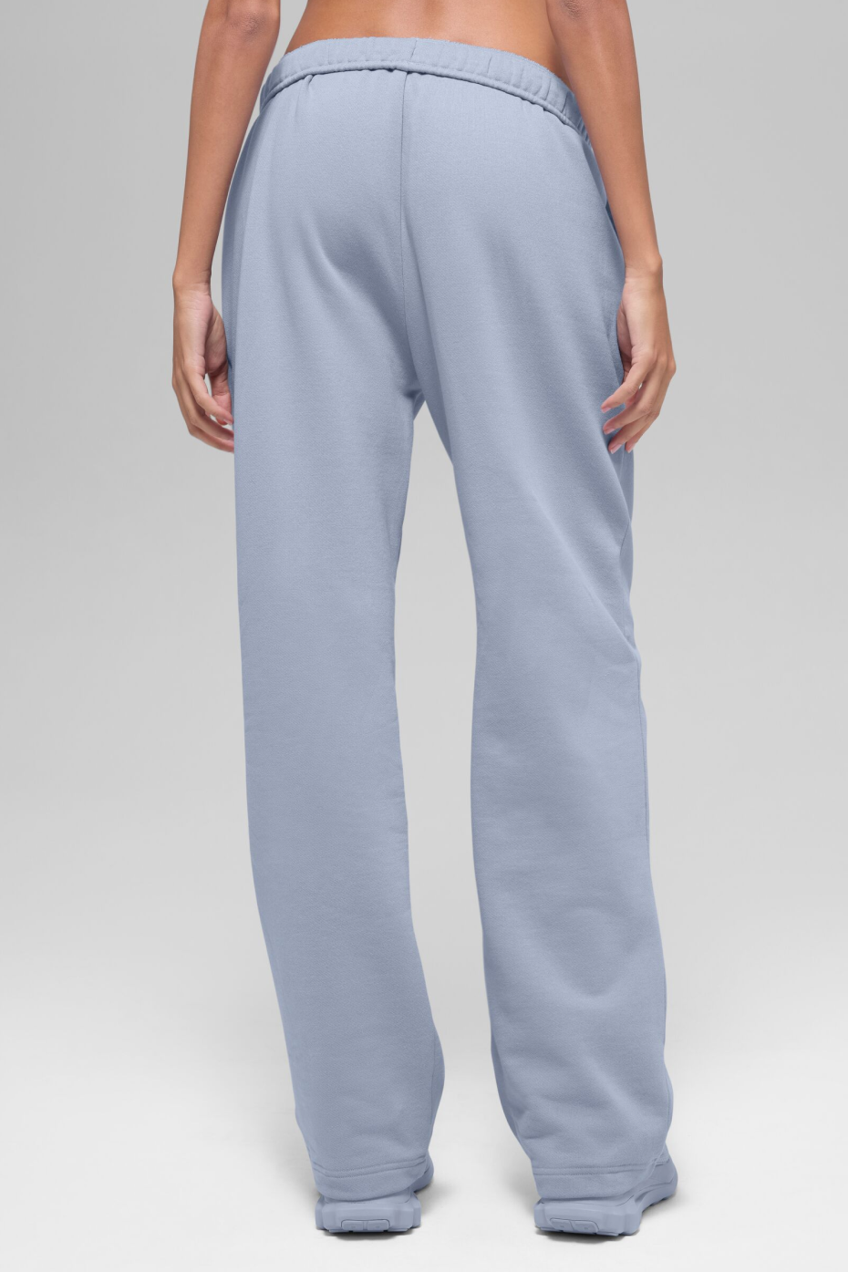 Alo Yoga Accolade Straight Leg Sweatpant - Winter Frost