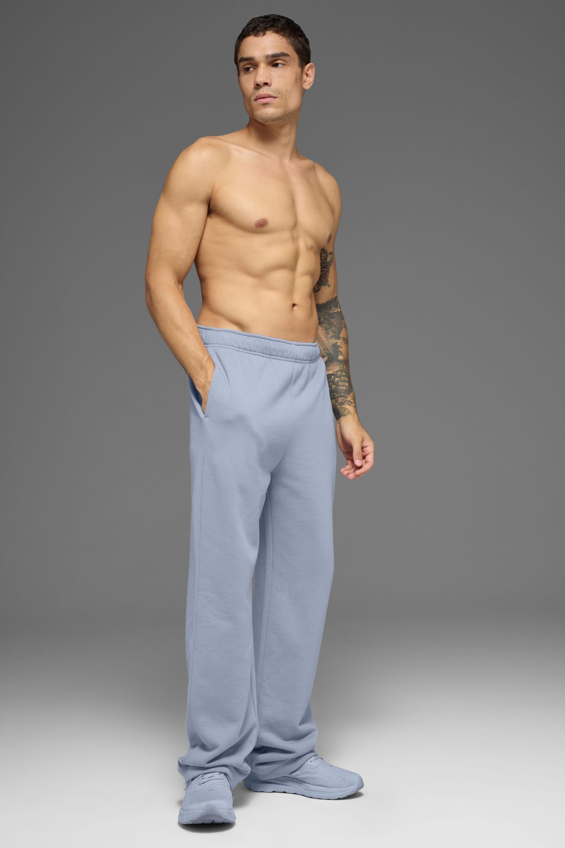 Alo Yoga Accolade Straight Leg Sweatpant - Winter Frost