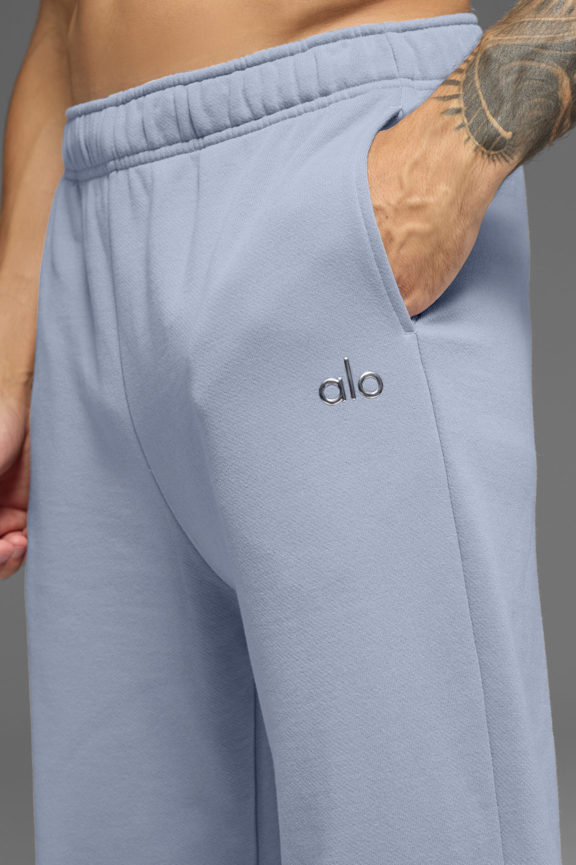 Alo Yoga Accolade Straight Leg Sweatpant - Winter Frost