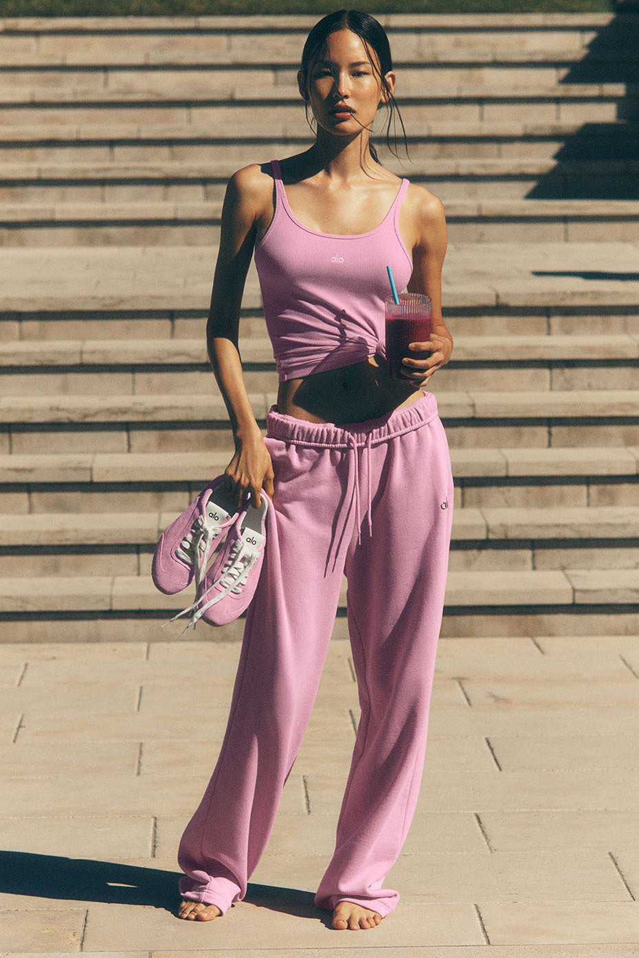 Alo Yoga Accolade Straight Leg Sweatpant - Candy Heart Pink