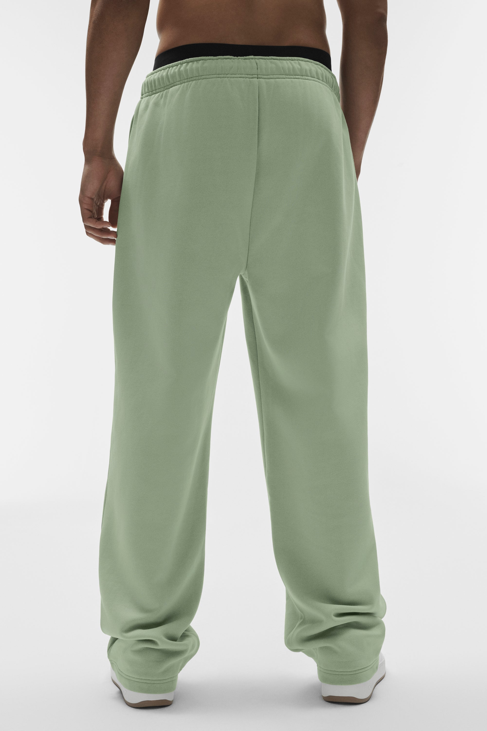Alo Yoga Accolade Straight Leg Sweatpant - Dune Grass