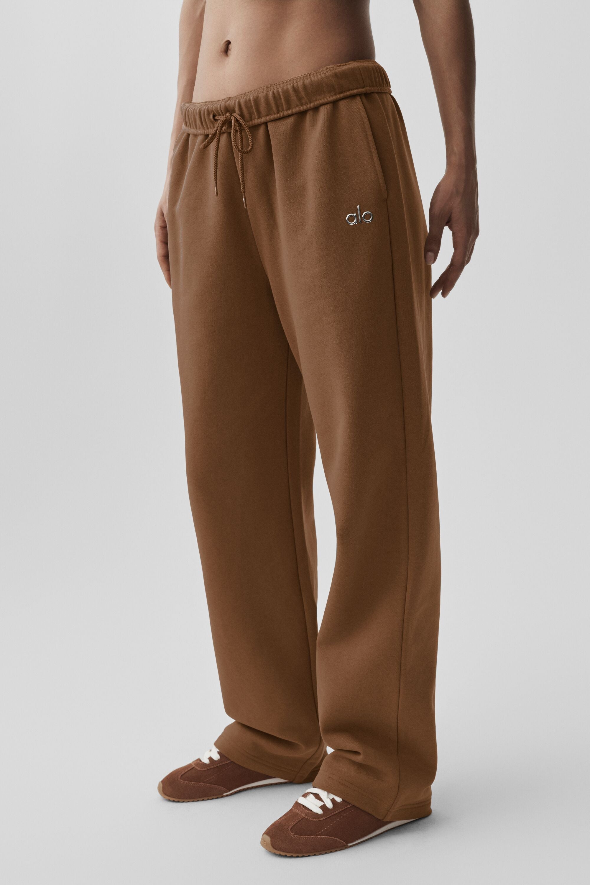 Alo Yoga Accolade Straight Leg Sweatpant - Sun Kissed Brown