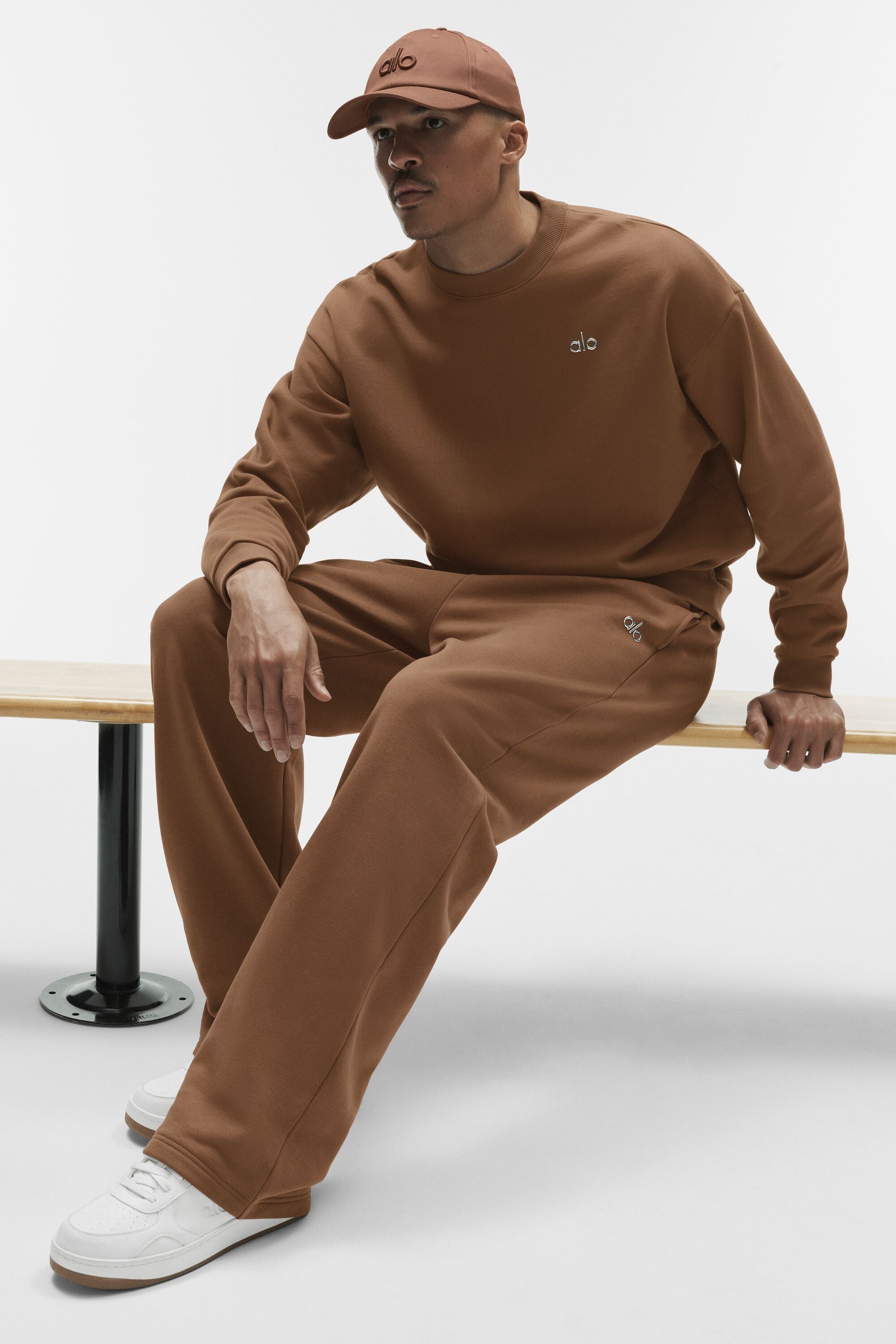 Alo Yoga Accolade Straight Leg Sweatpant - Sun Kissed Brown