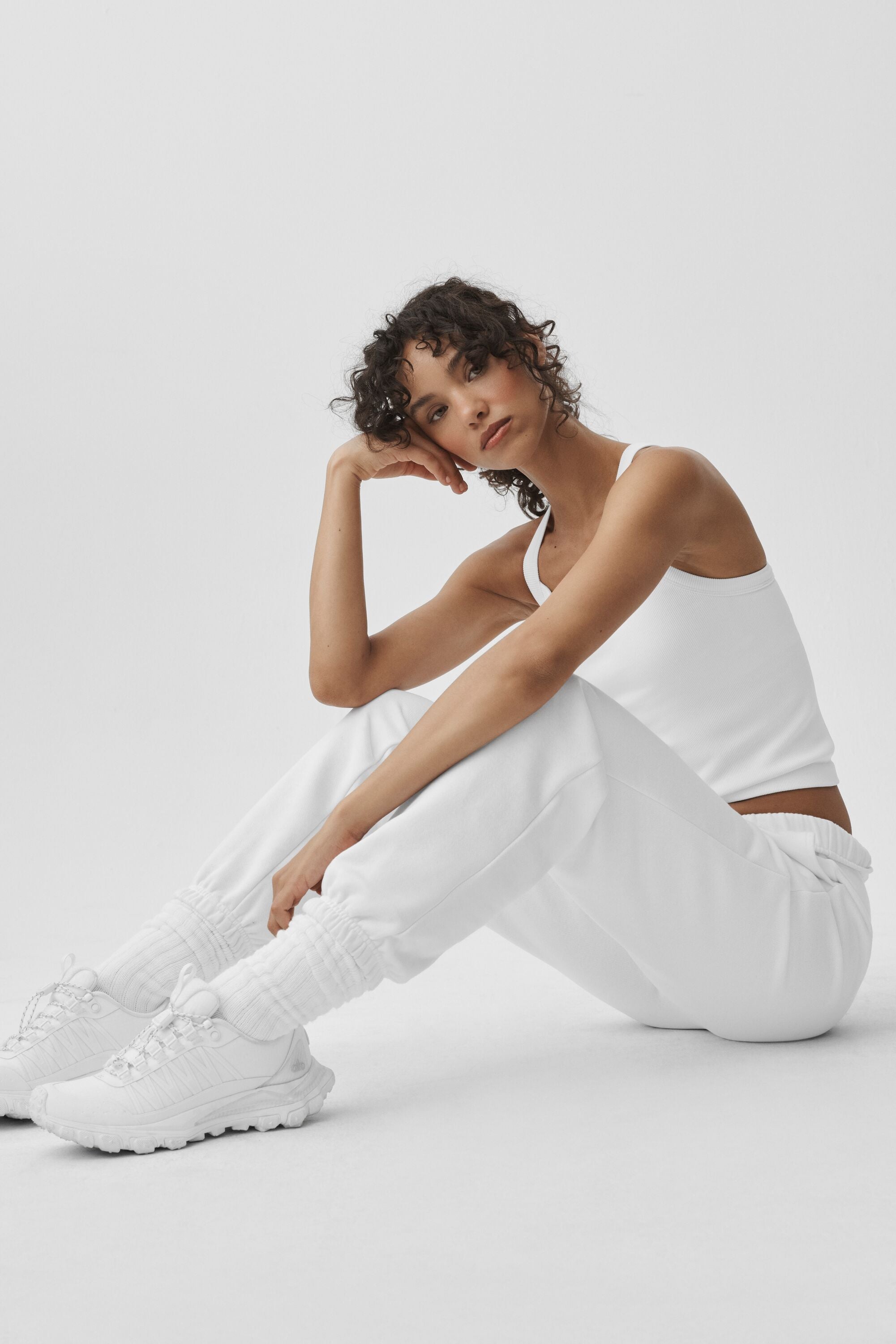 Alo Yoga Accolade Sweatpant - White