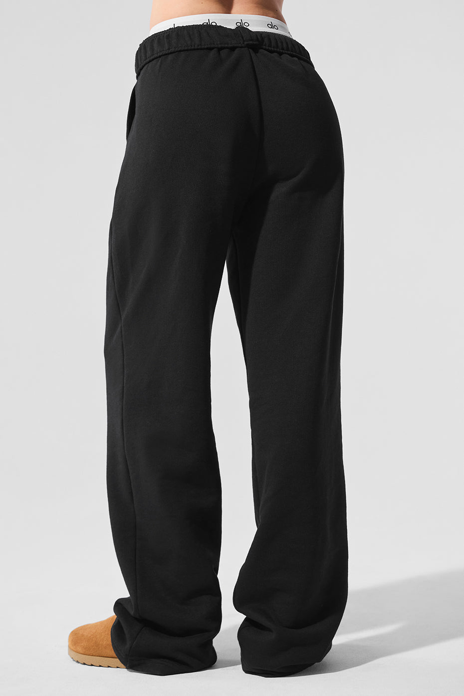 Alo Yoga Accolade Straight Leg Sweatpant - Black
