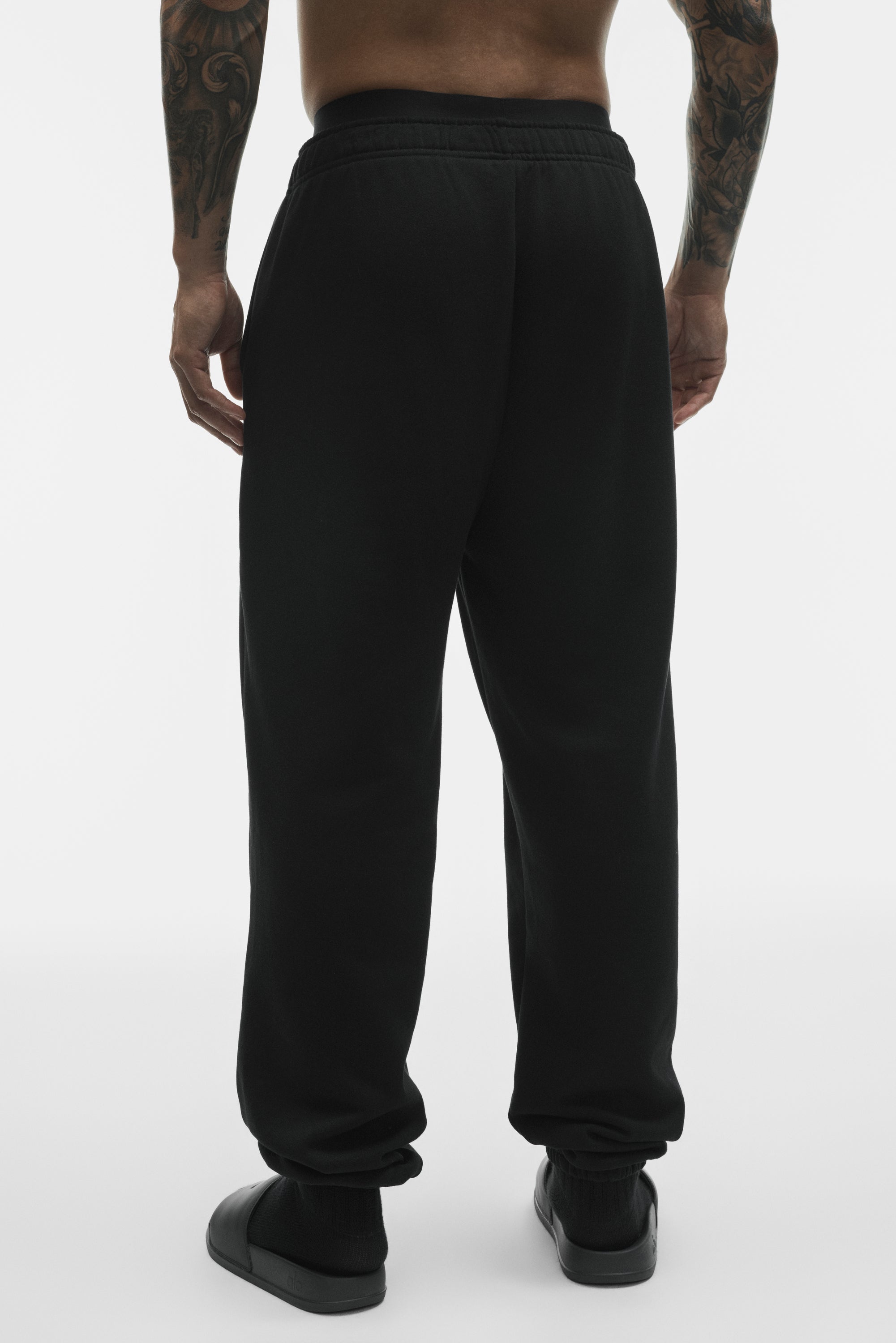Alo Yoga Accolade Sweatpant - Black