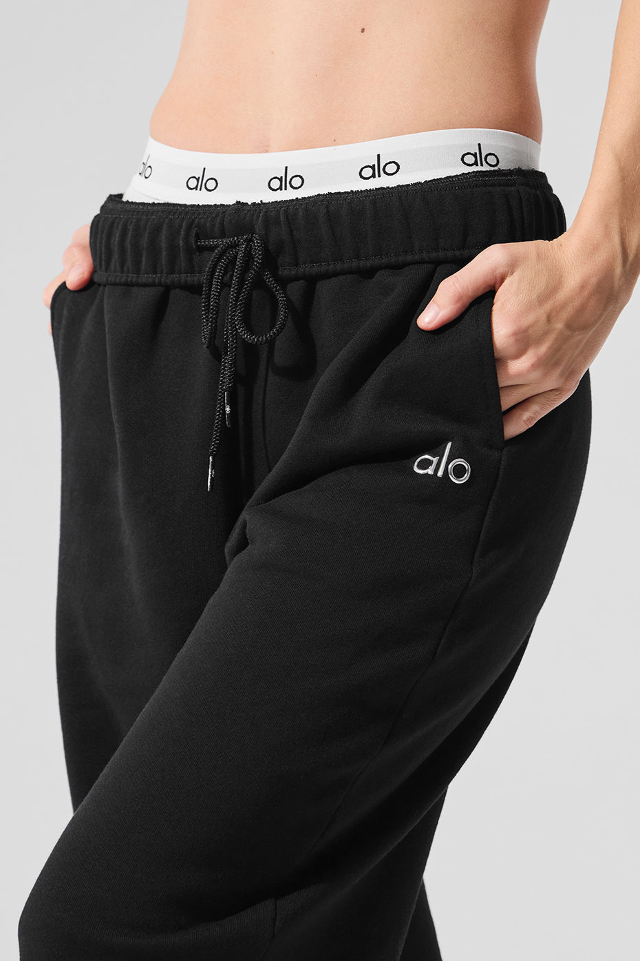 Alo Yoga Accolade Straight Leg Sweatpant - Black