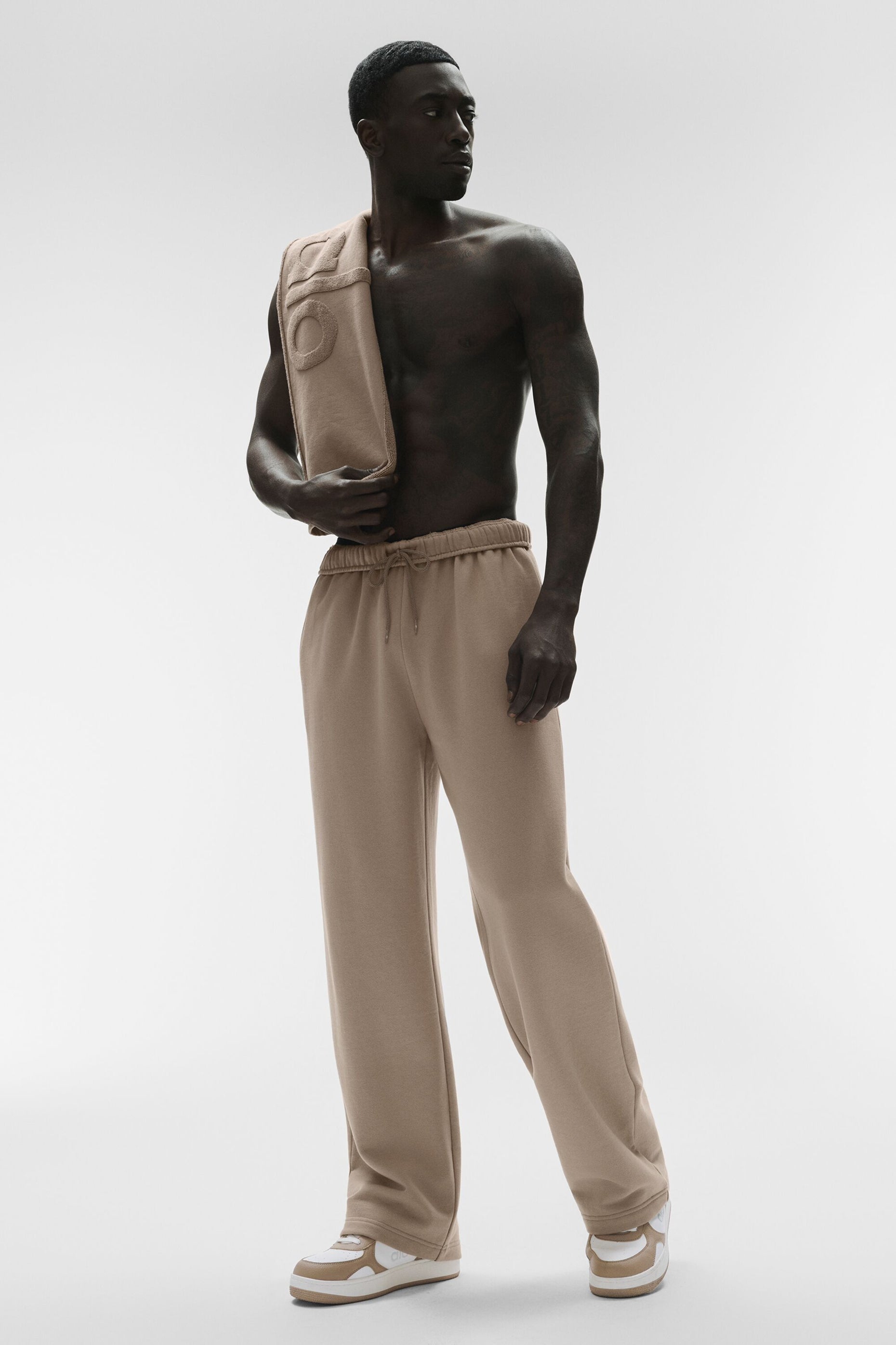 Alo Yoga Accolade Straight Leg Sweatpant - Gravel