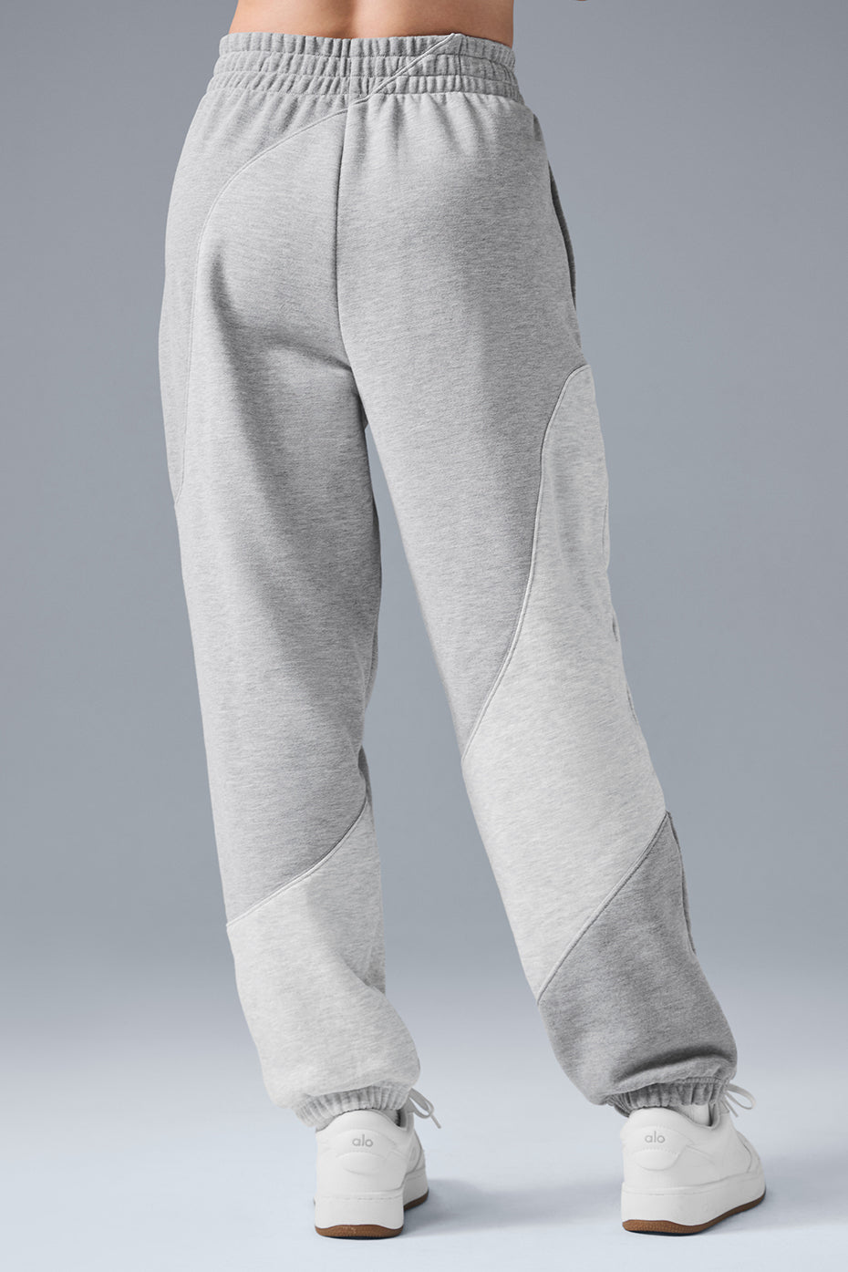 Alo Yoga Make Waves Sweatpant - Athletic Heather Grey Tonal