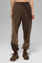 Alo Yoga Make Waves Sweatpant - Espresso Tonal