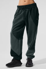 Alo Yoga Make Waves Sweatpant - Charcoal Green Tonal