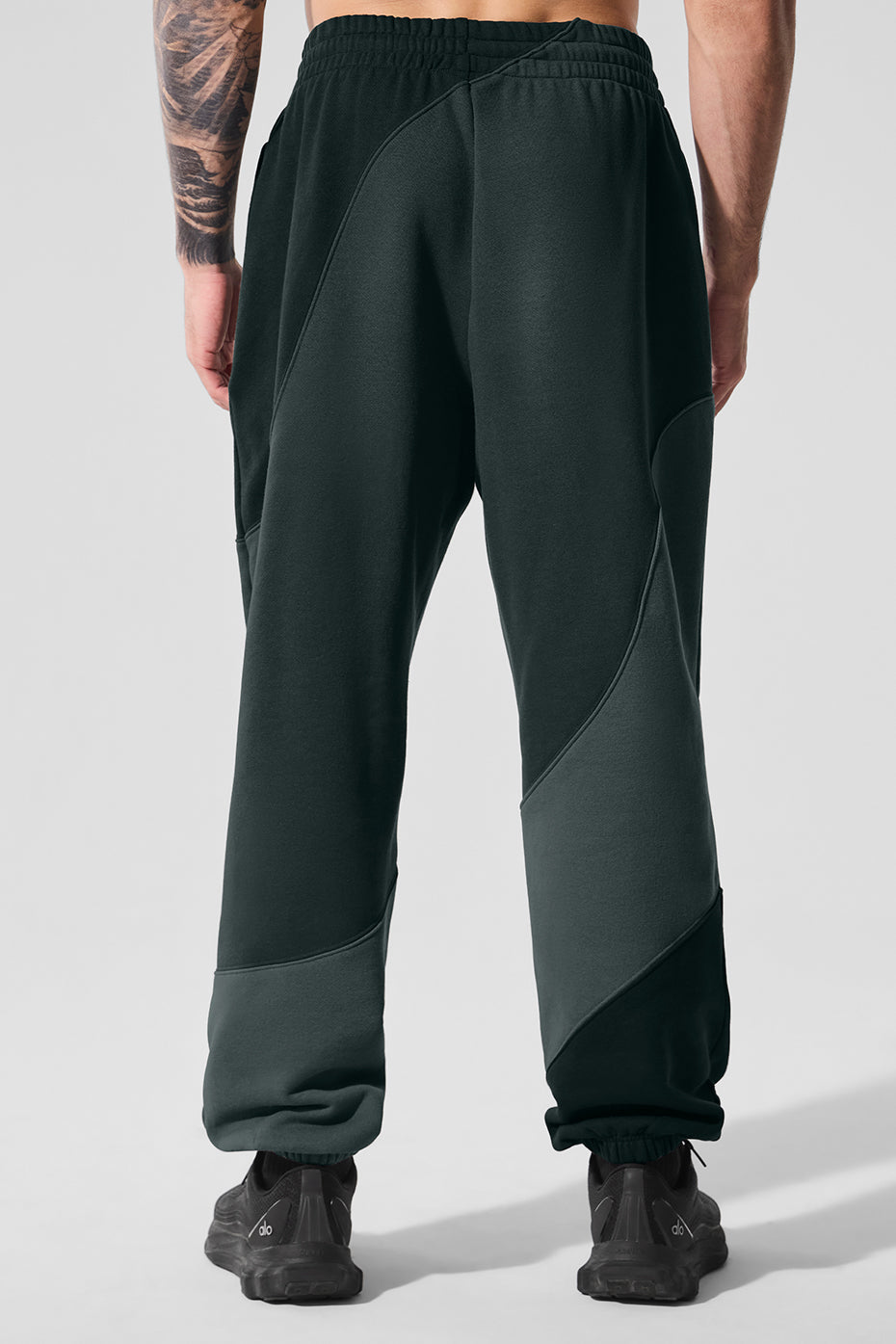 Alo Yoga Make Waves Sweatpant - Charcoal Green Tonal