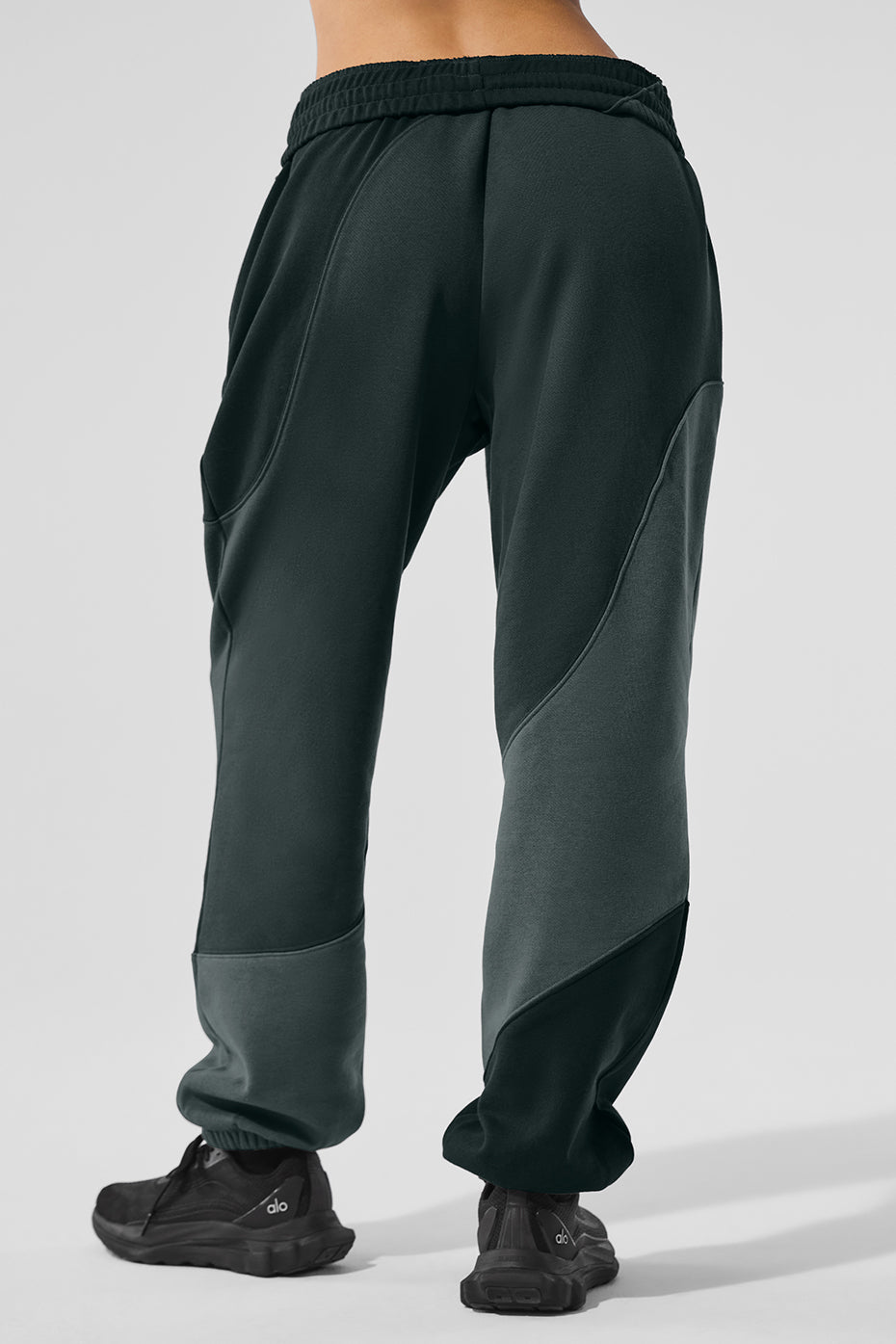 Alo Yoga Make Waves Sweatpant - Charcoal Green Tonal