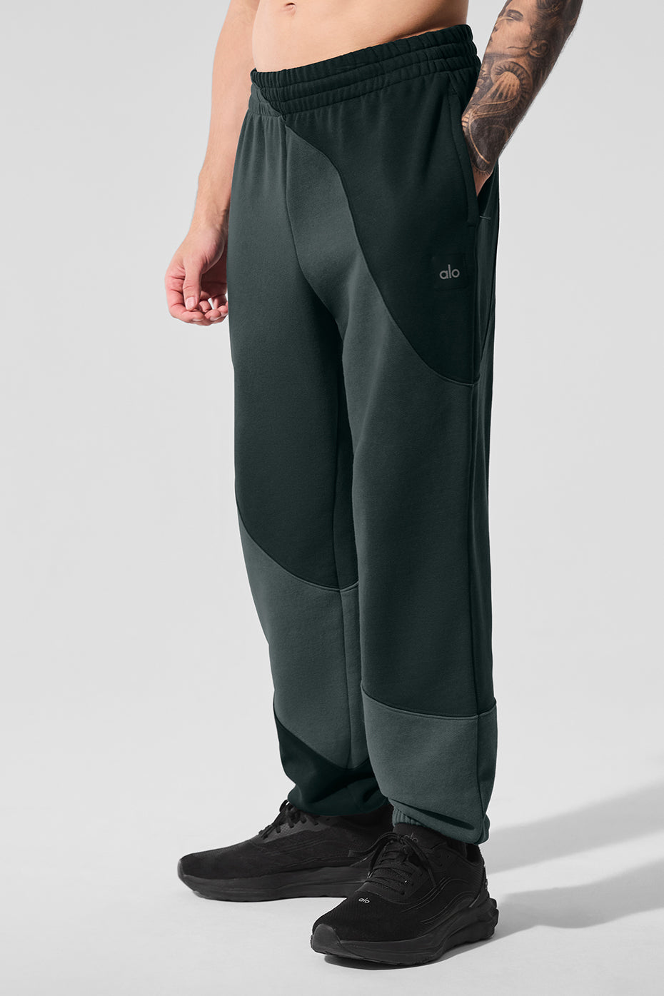 Alo Yoga Make Waves Sweatpant - Charcoal Green Tonal