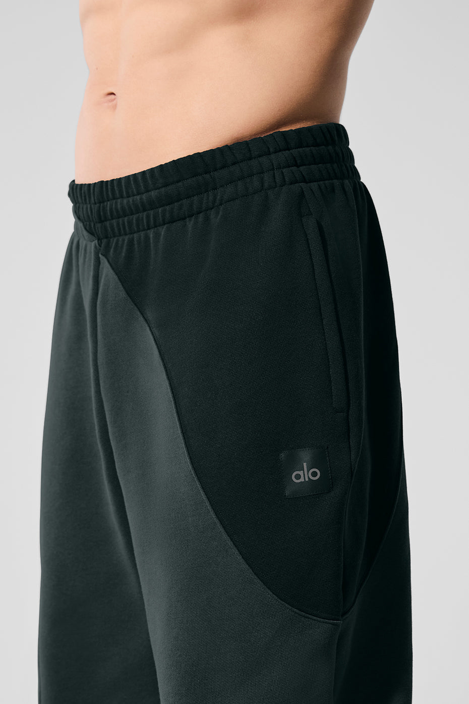 Alo Yoga Make Waves Sweatpant - Charcoal Green Tonal