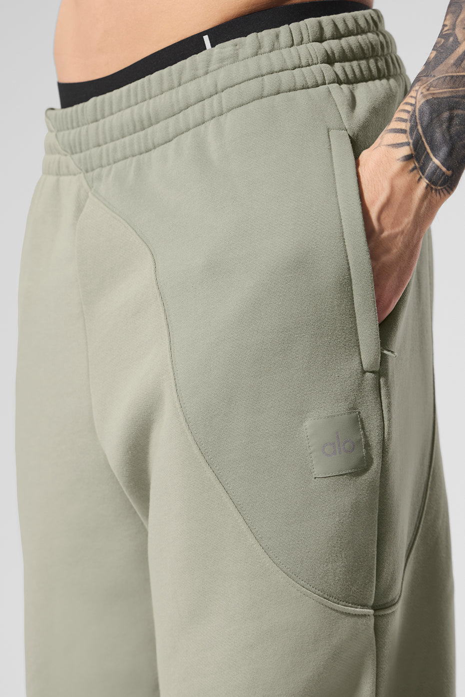 Alo Yoga Make Waves Sweatpant - Limestone Tonal