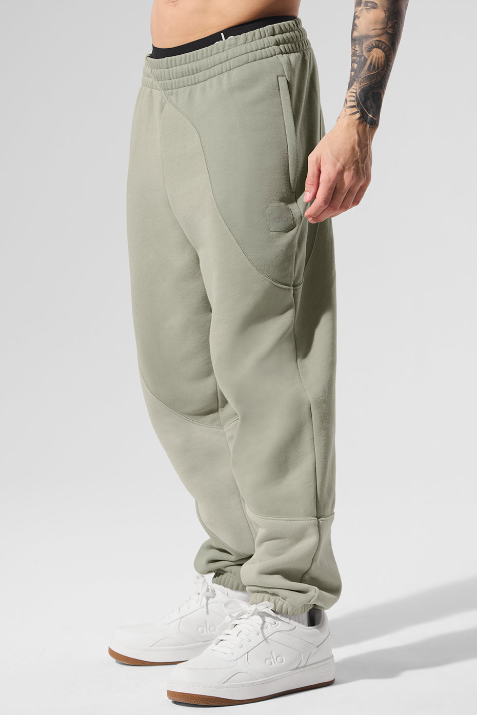 Alo Yoga Make Waves Sweatpant - Limestone Tonal