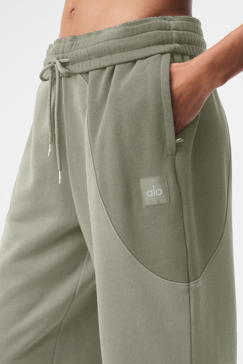 Alo Yoga Make Waves Sweatpant - Limestone Tonal