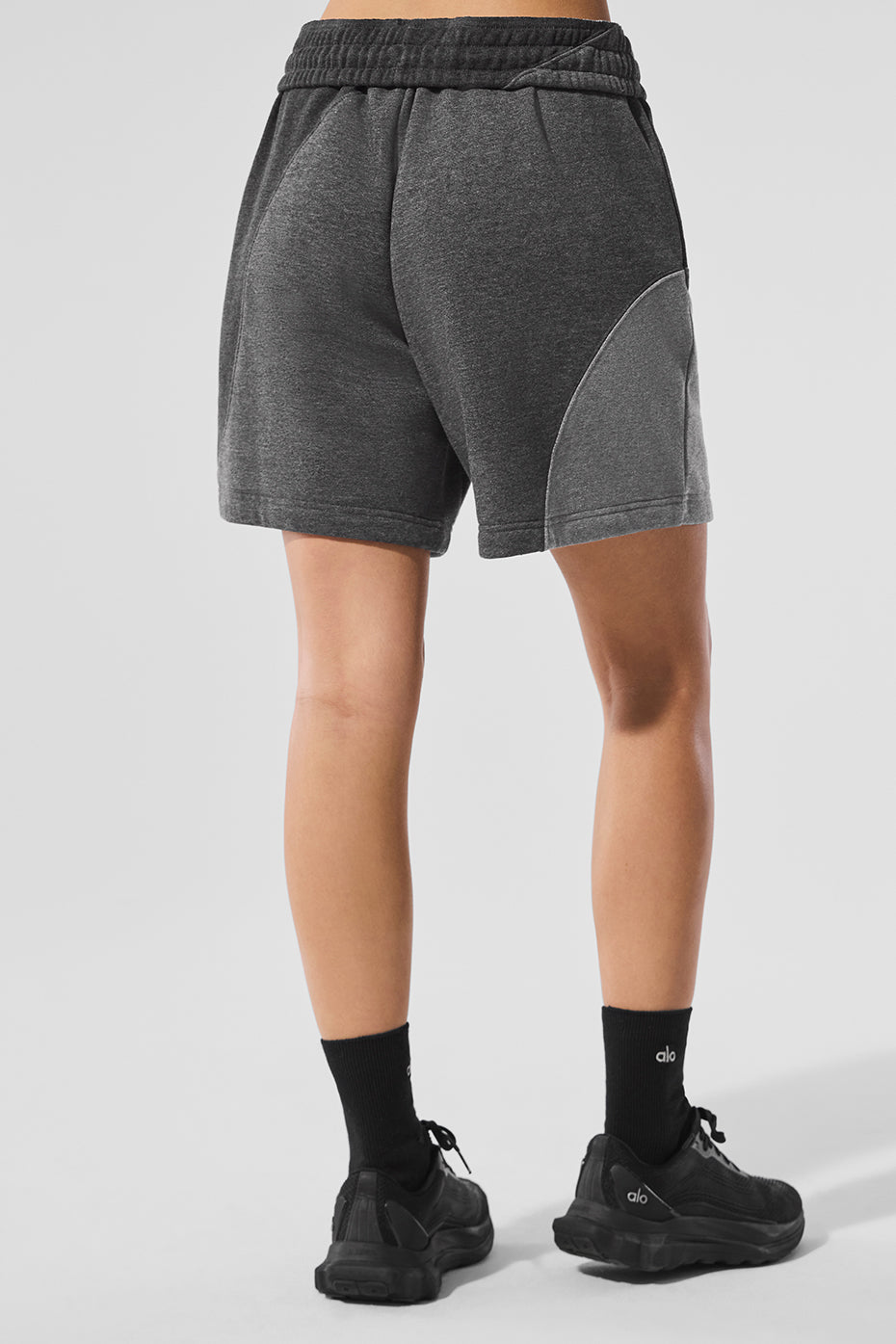 Alo Yoga 7" Make Waves Short - Dark Heather Grey Tonal