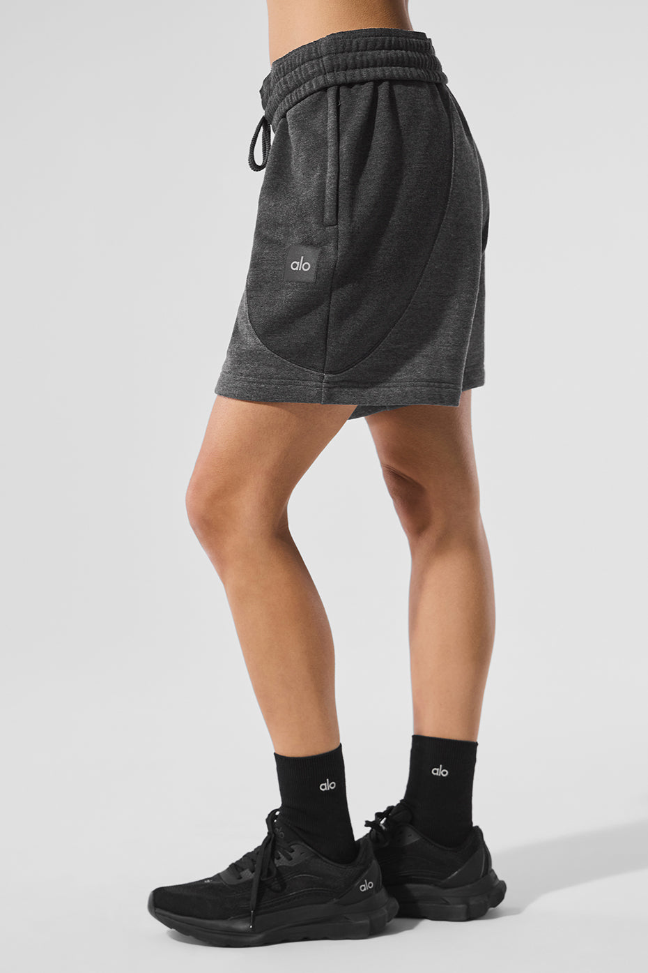 Alo Yoga 7" Make Waves Short - Dark Heather Grey Tonal