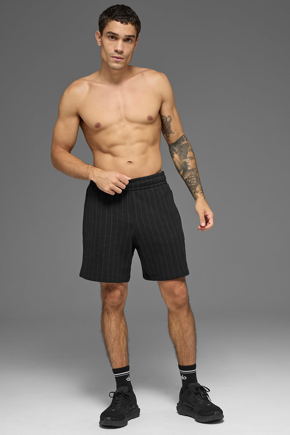 Alo Yoga 7" Pinstripe Short - Black Pinstripe
