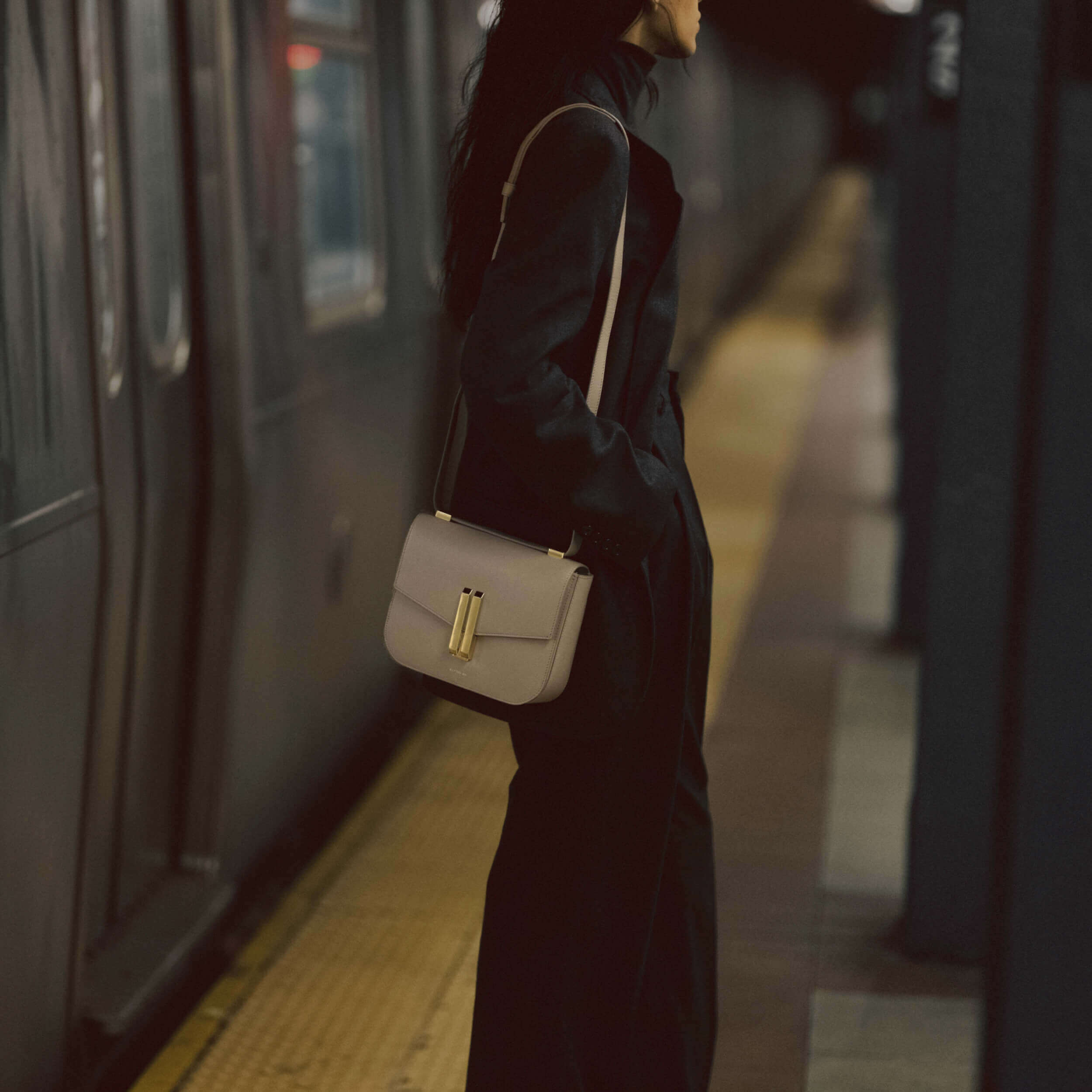 DeMellier The Vancouver taupe smooth