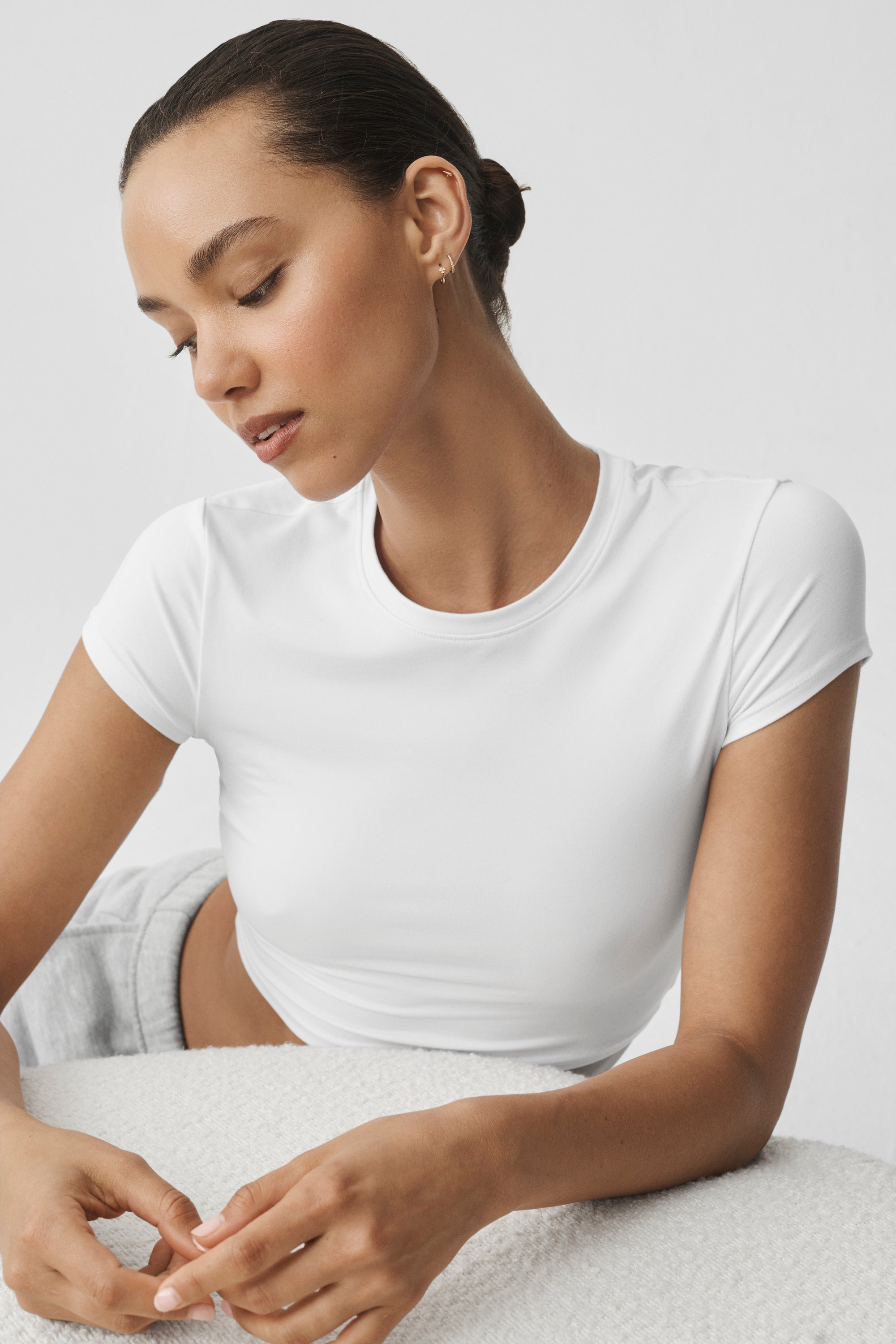 Alo Yoga Alosoft Crop Finesse Short Sleeve - White