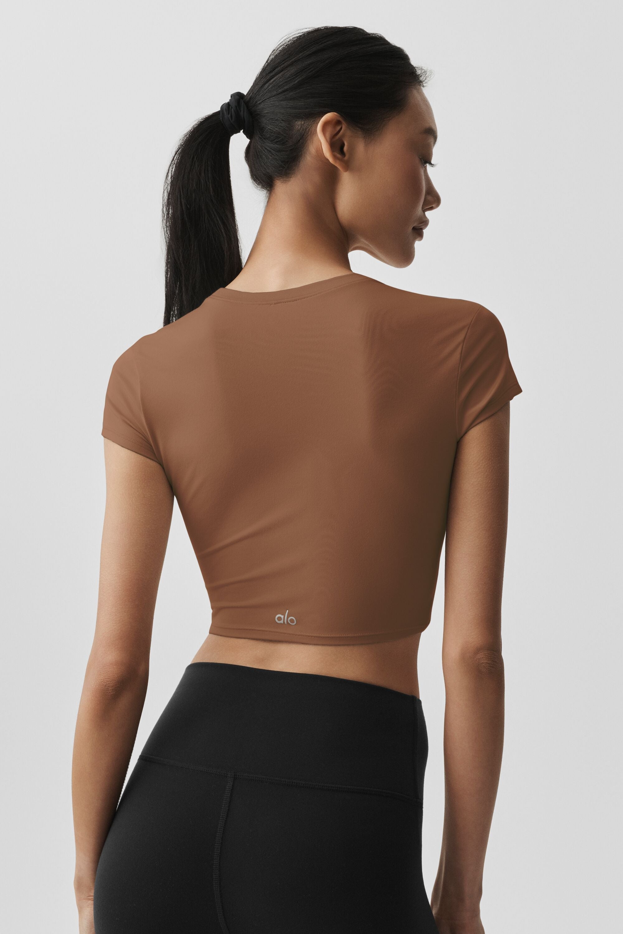 Alo Yoga Alosoft Crop Finesse Short Sleeve - Sun Kissed Brown