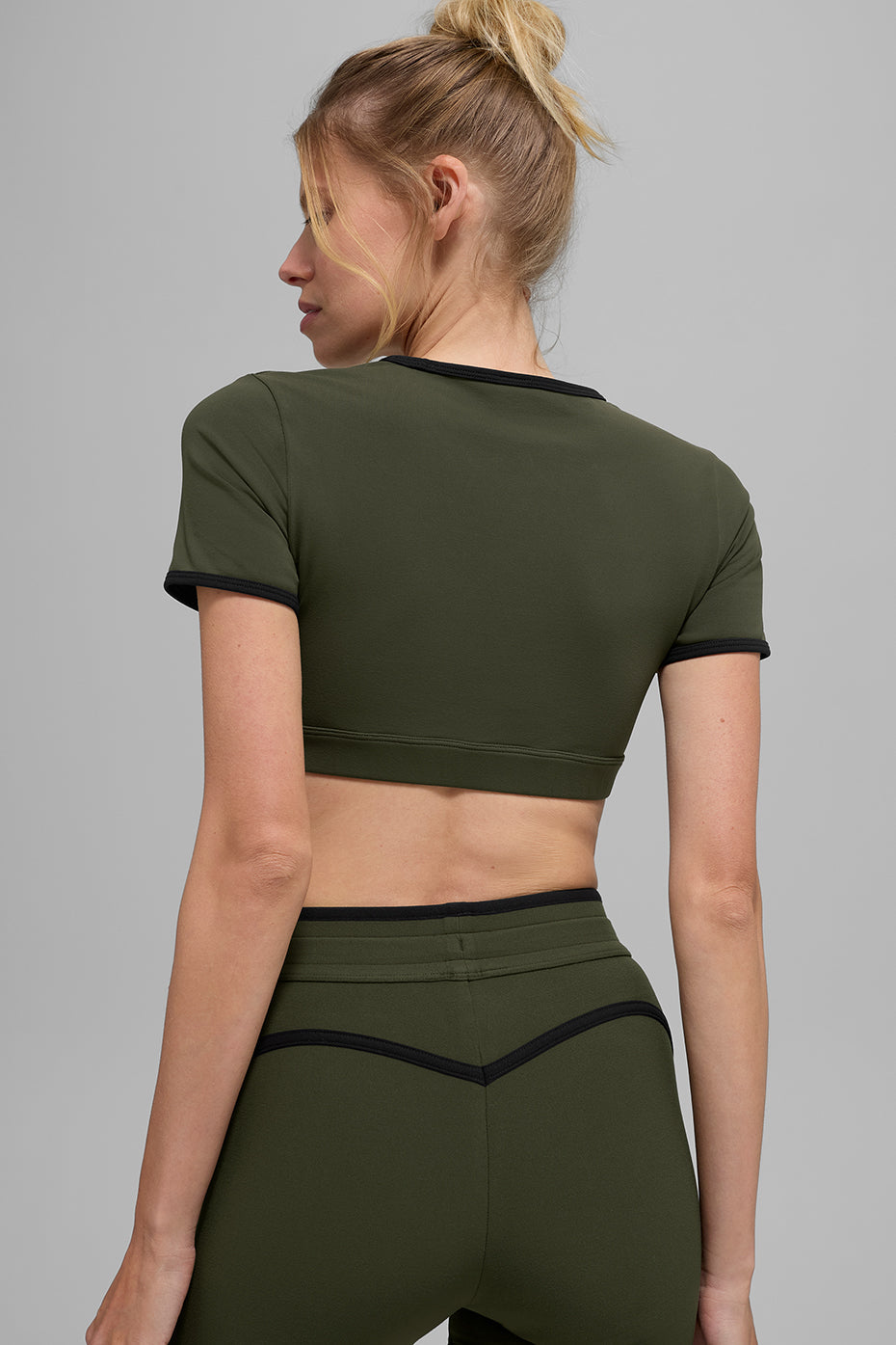 Alo Yoga Airbrush Race Pace Short Sleeve - Green Olive/Black