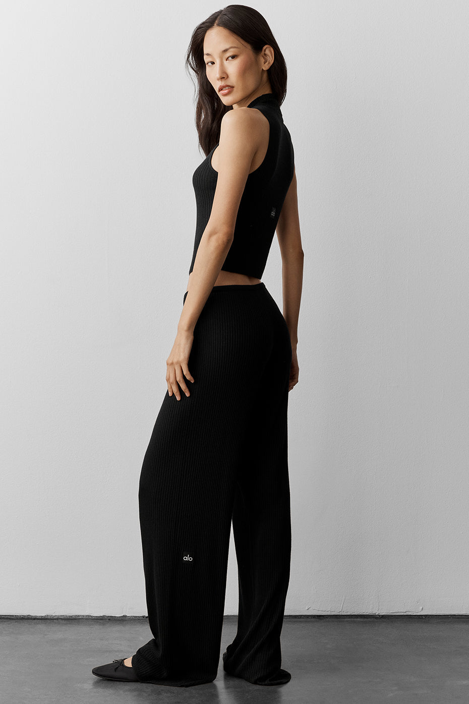 Alo Yoga Sweater Knit Unwind Sleeveless Top - Black