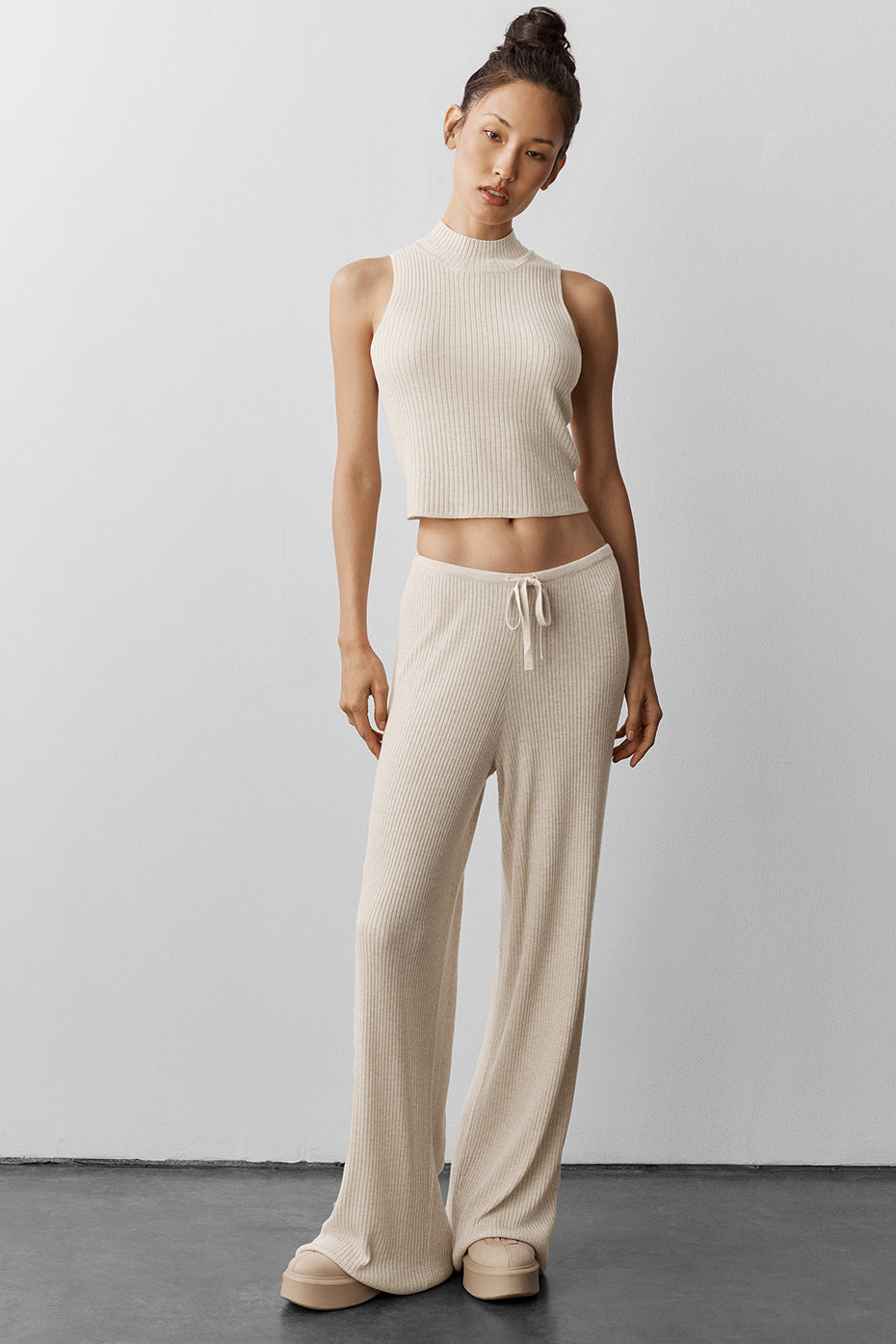 Alo Yoga Sweater Knit Unwind Sleeveless Top - Oatmeal Heather
