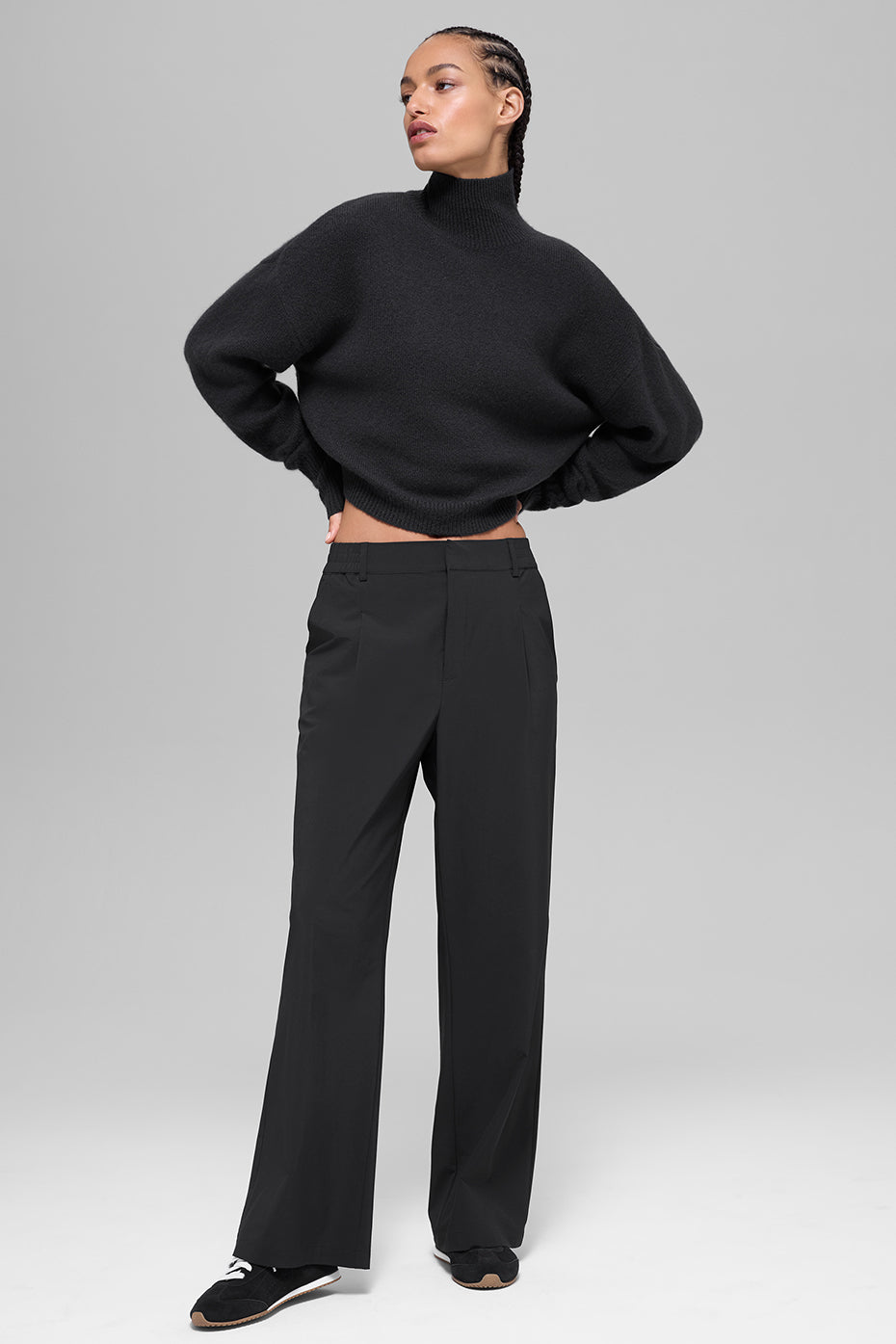 Alo Yoga Wool Cashmere Cropped New Class Turtleneck Sweater - Black