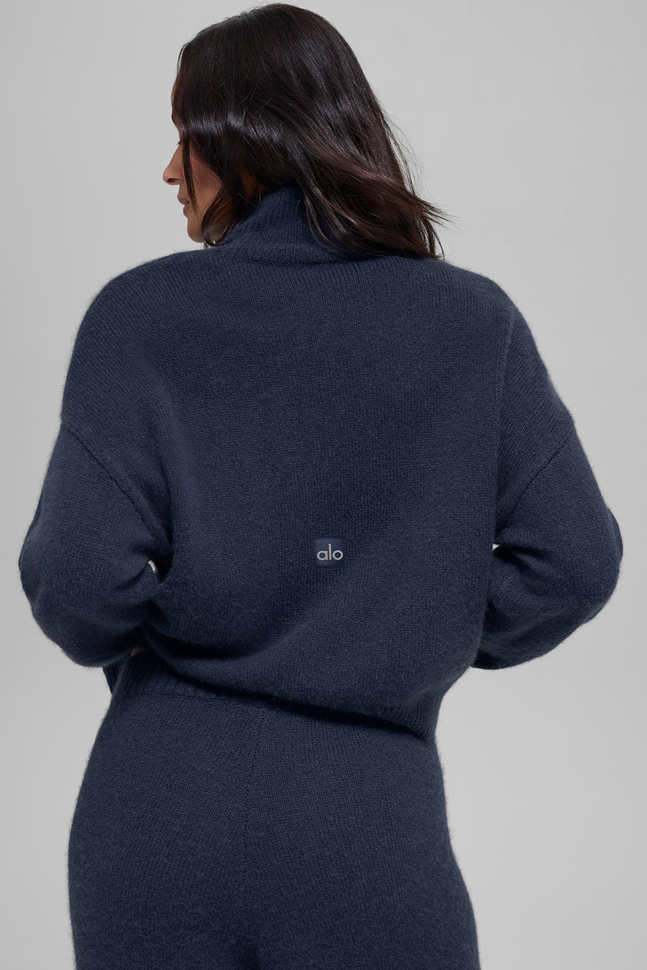 Alo Yoga Wool Cashmere Cropped New Class Turtleneck Sweater - Navy