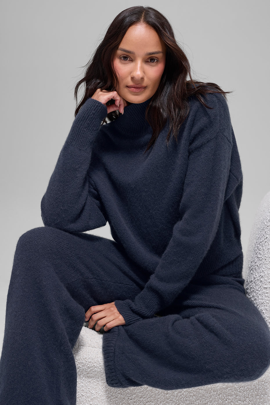 Alo Yoga Wool Cashmere Cropped New Class Turtleneck Sweater - Navy