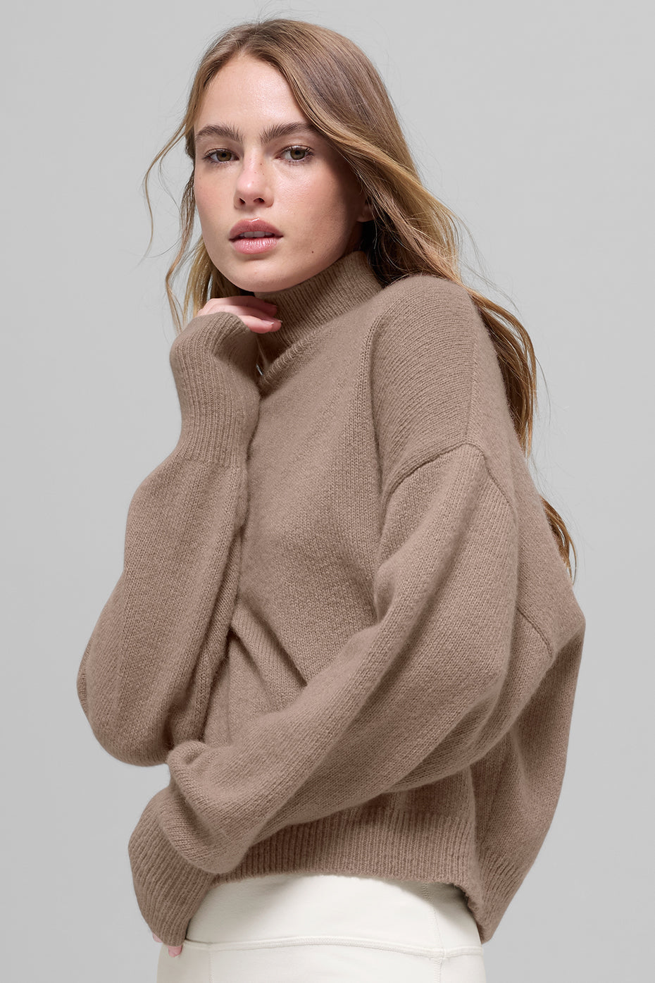Alo Yoga Wool Cashmere Cropped New Class Turtleneck Sweater - Chai Latte