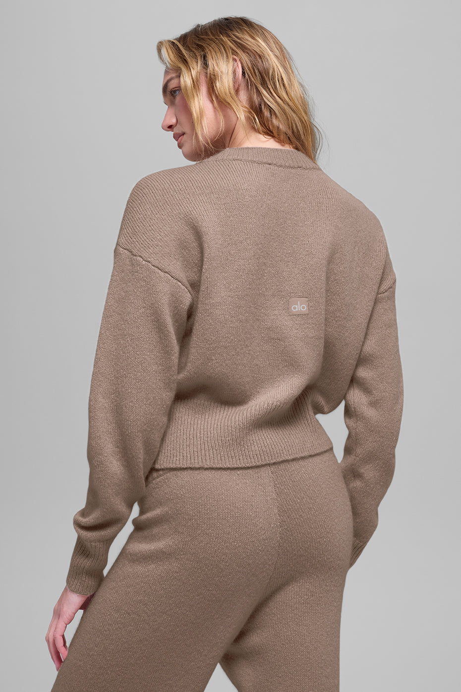 Alo Yoga Wool Cashmere Cropped New Class Crewneck Sweater - Chai Latte