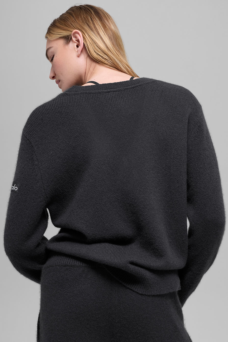 Alo Yoga Wool Cashmere New Class Oversized V-Neck Sweater - Black