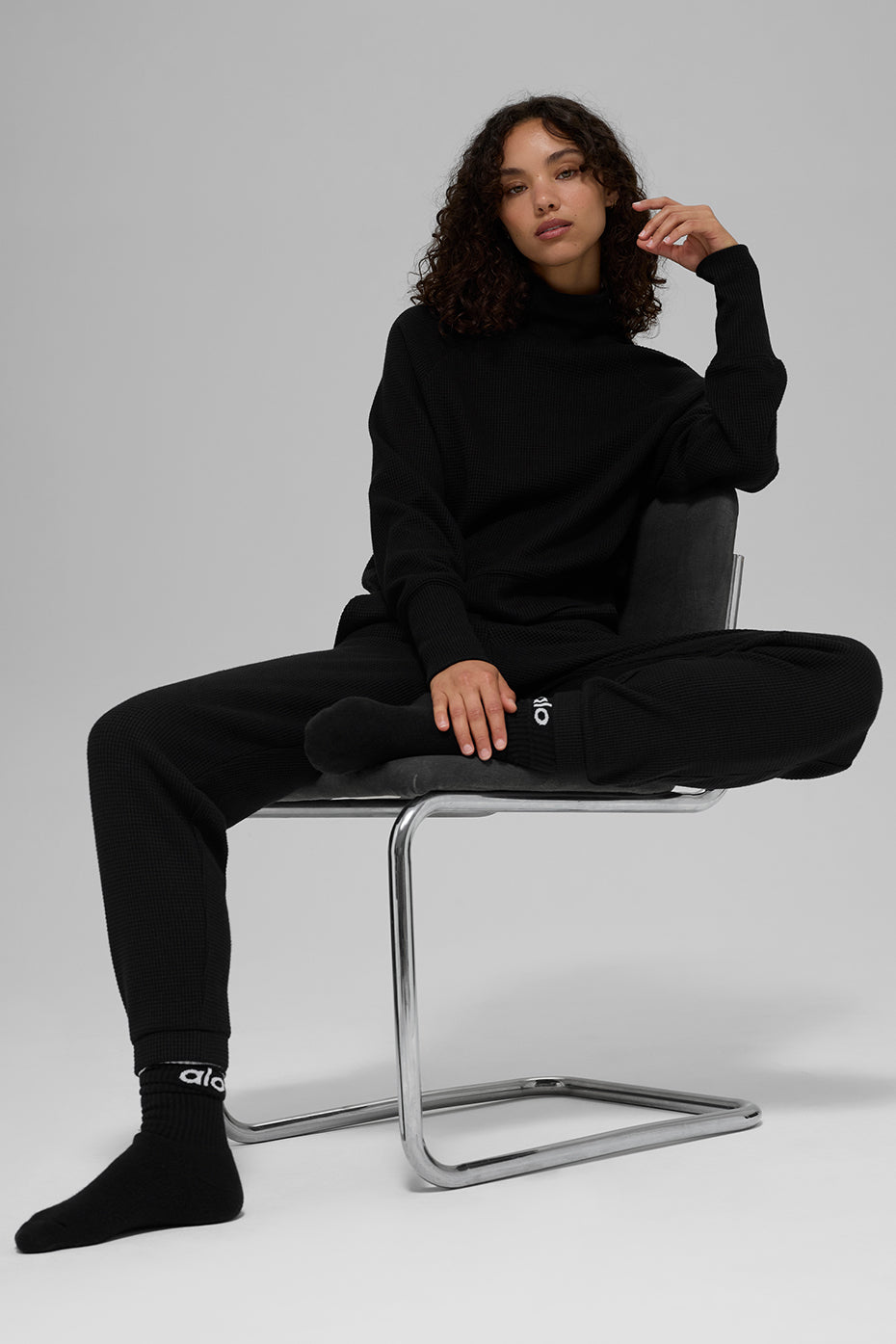 Alo Yoga Waffle Weekend Escape Mock Neck Long Sleeve - Black