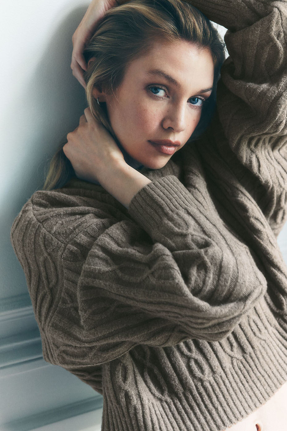 Alo Yoga Cable Knit Winter Bliss Hoodie - Light Cocoa