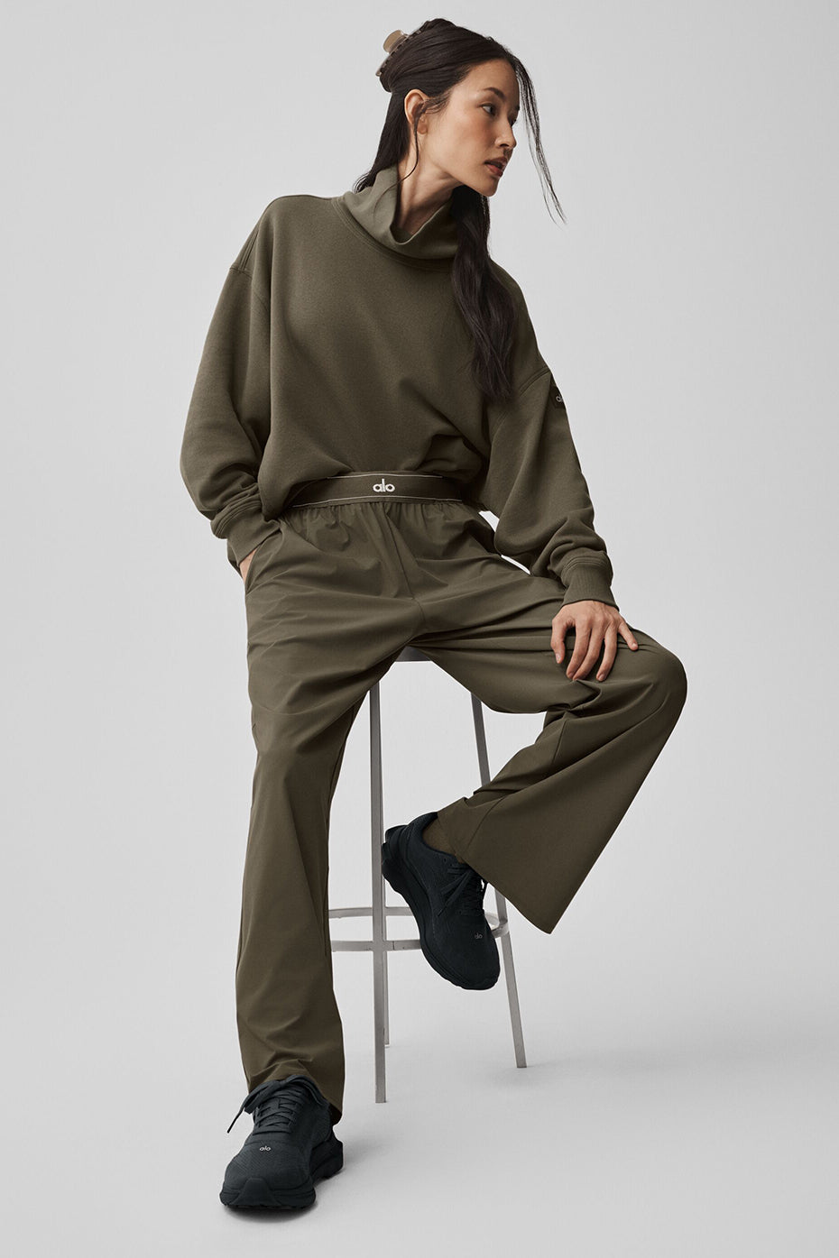 Alo Yoga Hazy Mock Neck Pullover - Olive Tree
