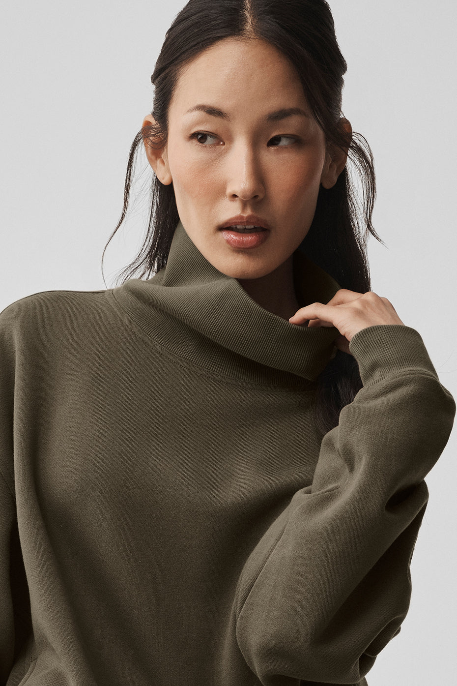 Alo Yoga Hazy Mock Neck Pullover - Olive Tree