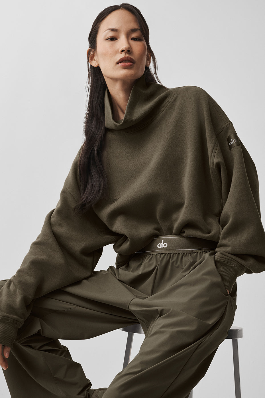 Alo Yoga Hazy Mock Neck Pullover - Olive Tree