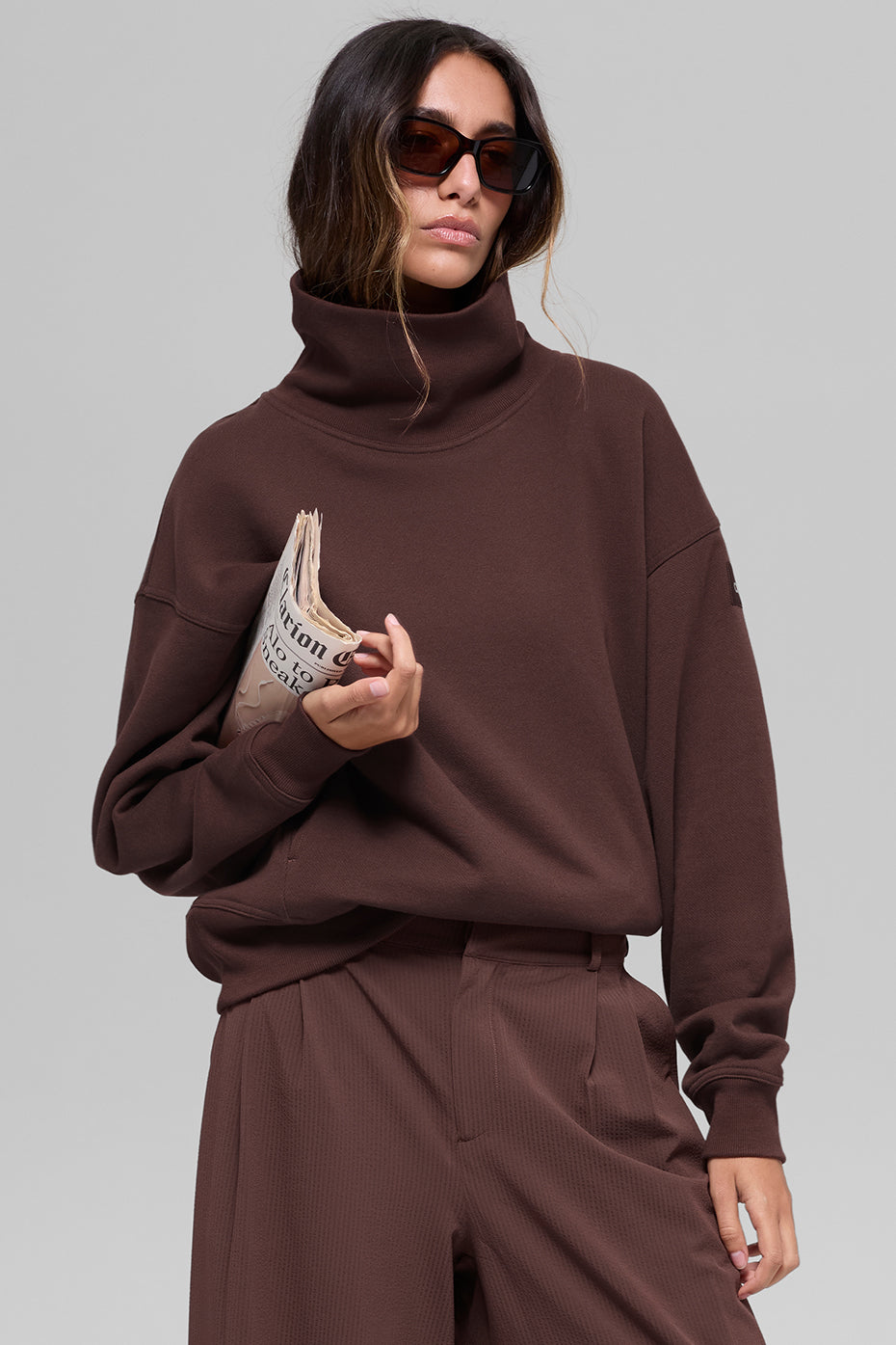 Alo Yoga Hazy Mock Neck Pullover - Brownstone