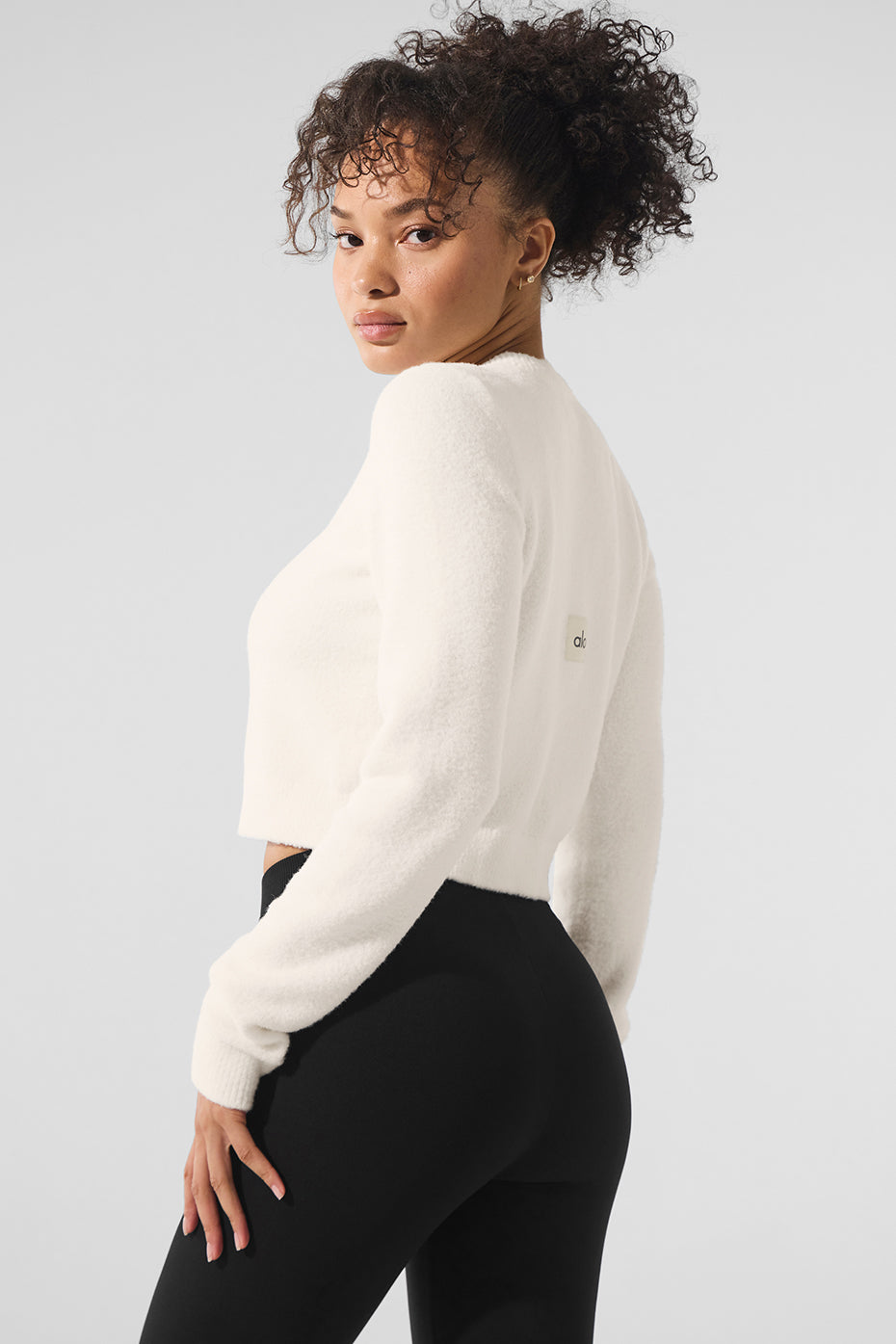 Alo Yoga Snuggle Up Sweater Cropped Cardigan - Ivory