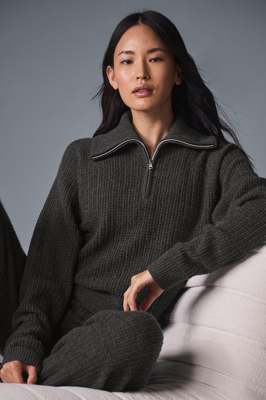 Alo Yoga Cashmere Plush Waffle 1/4 Zip Pullover - Dark Heather Grey
